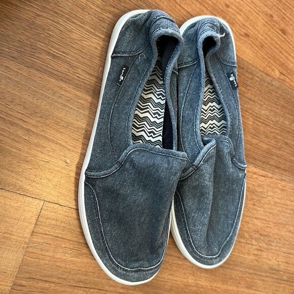 Girls sanuk slip on shoes Sz 5youth in distressed black - Picture 1 of 7